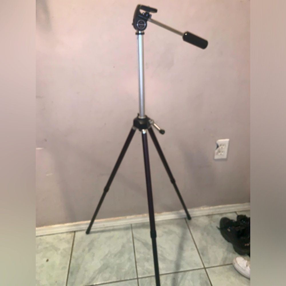 3 tier “ Vivitar 904 - Tripod ( 5ft total vertical height )